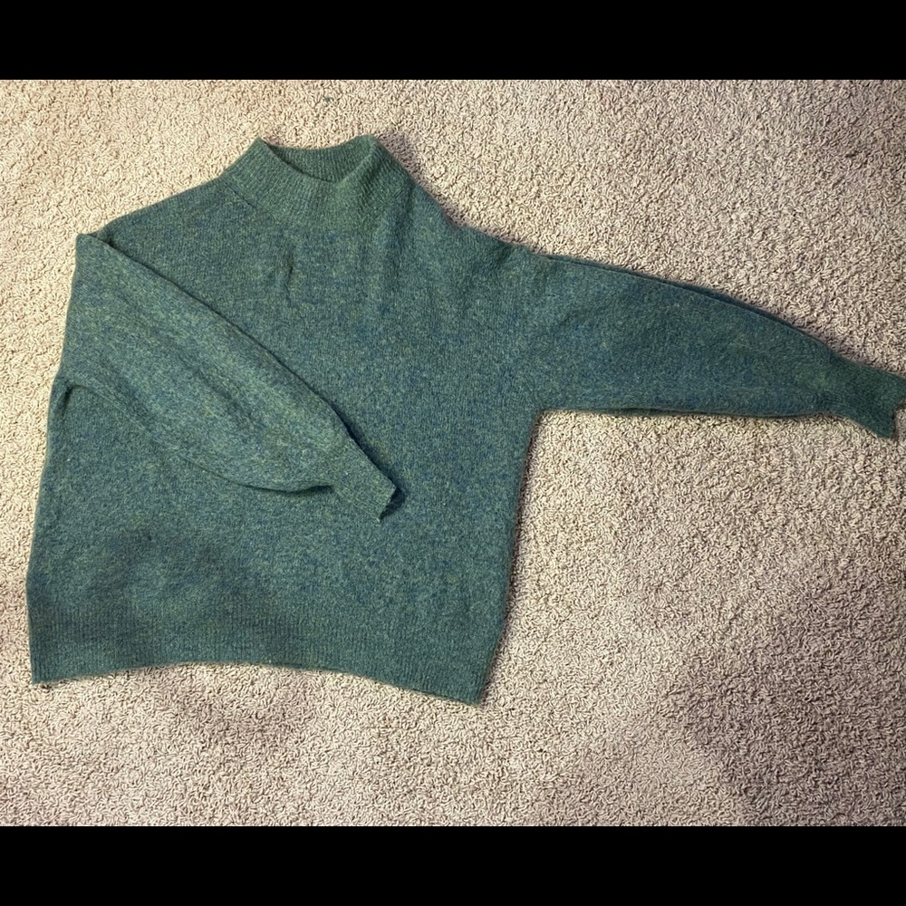 Green H&M sweater